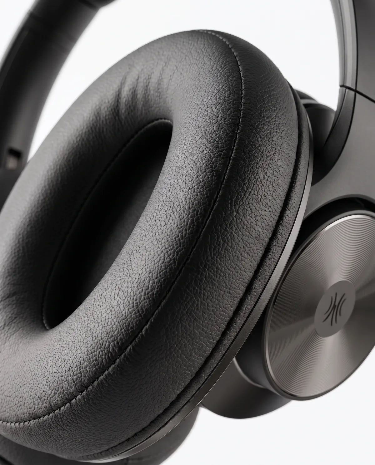 Close-up of the black memory-foam ear cushion
